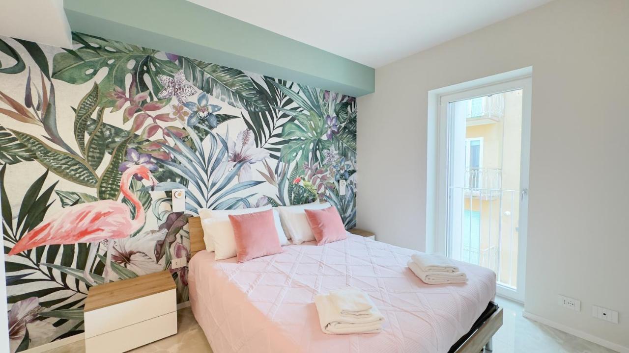 Seafront Modern Farmont Flamingo Suite - B&B