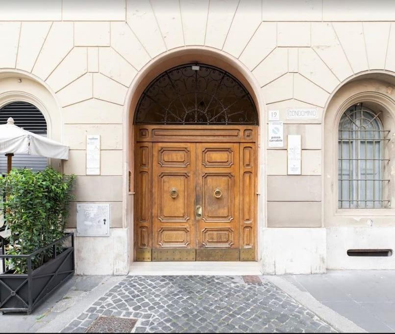 SAN PIETRO VATICAN AREA LARGE APARTMENT - near SUBWAY - B&B Roma