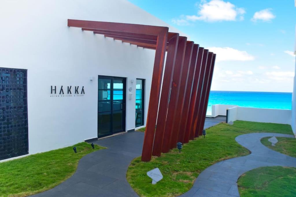 Recien remodelado estudio en la playa, piscina, gimnasio, spa 4D - B&B Cancún
