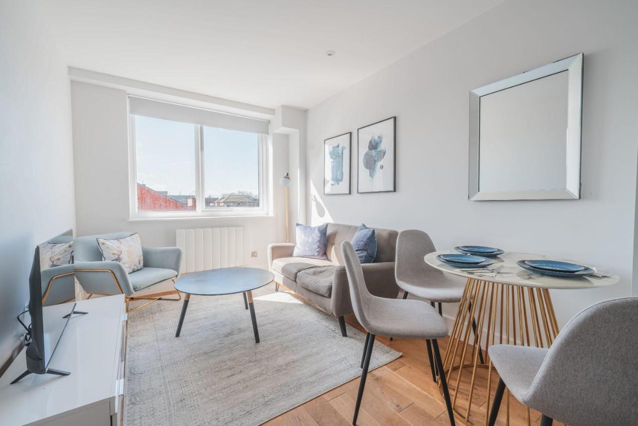 Modern 1 Bedroom Apartment in Central Eastleigh - B&B