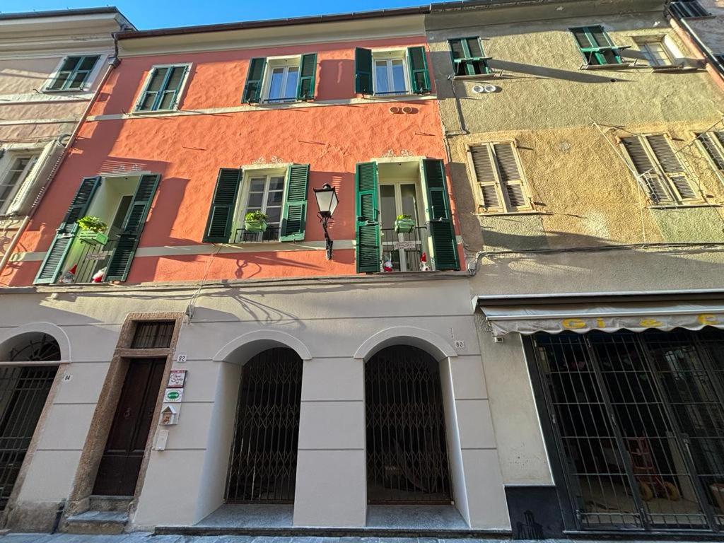 Loano centro Storico appartamento Loft con ParcheggioPrivatoGratuito - B&B