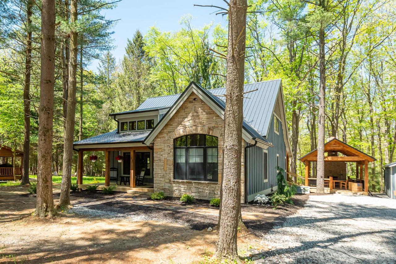 West Oak - hot tub, boat slip, outdoor fireplace - B&B