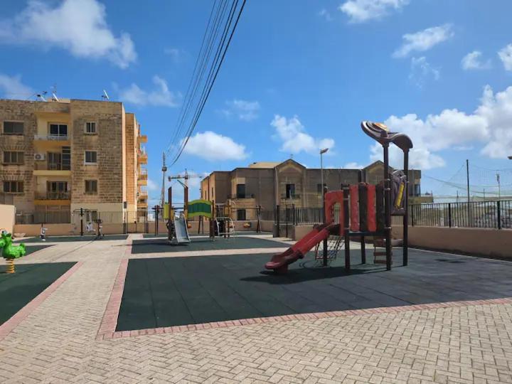 Amazing Spacious Apartment with BBQ & Jacuzzi - B&B