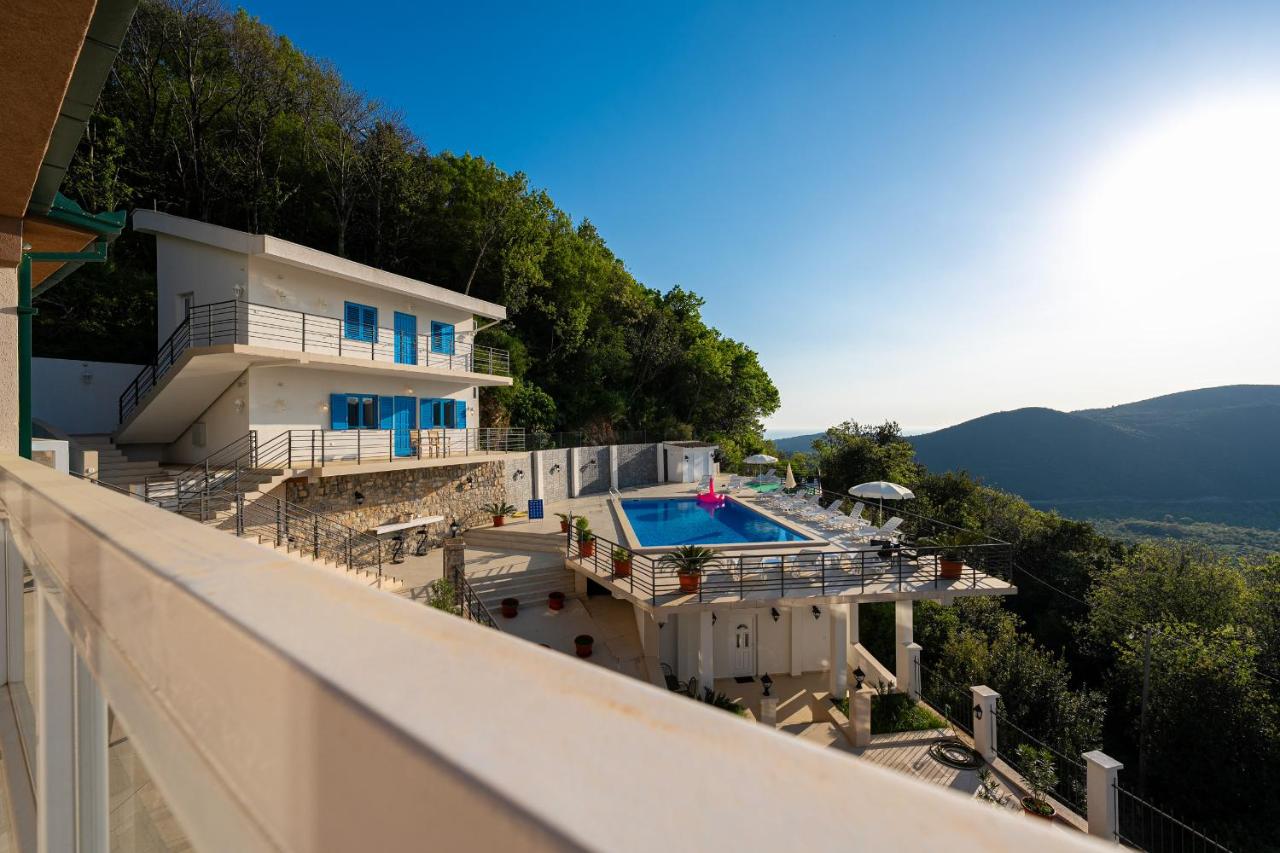 Apartment mit Balkon