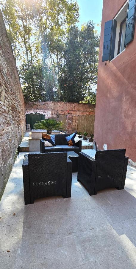 Small Villa with private Garden - B&B Venecia