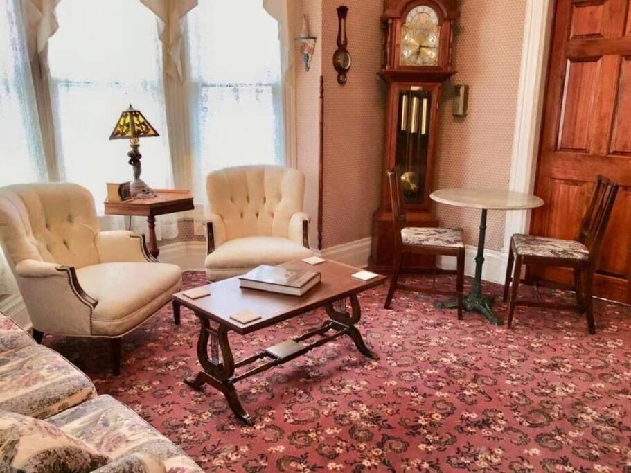 Quaint Cottage in Old Colo City - B&B