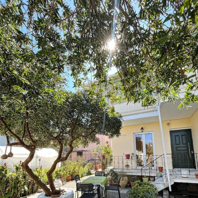 Aris House - B&B