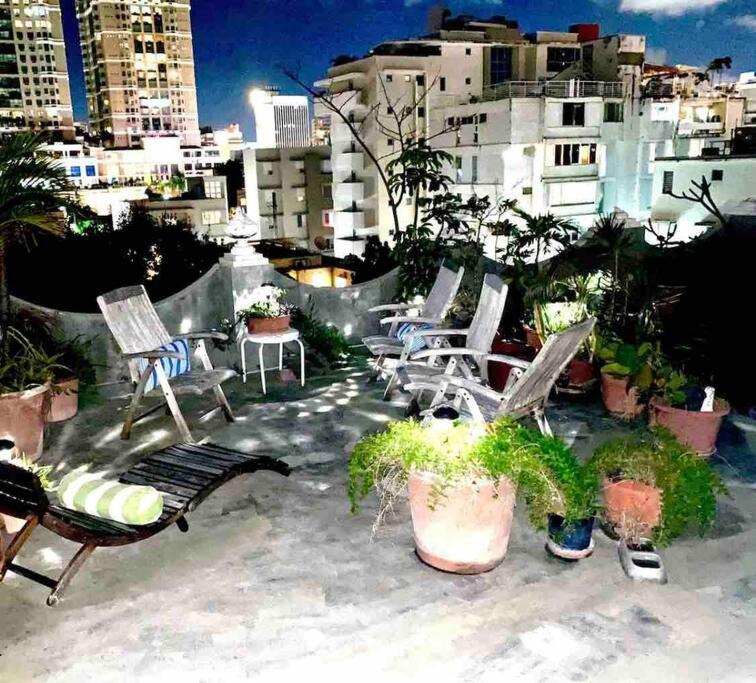 Fresh Tropical Colonial Style Walk-Up- Rooftop Terrace- Beach View - B&B