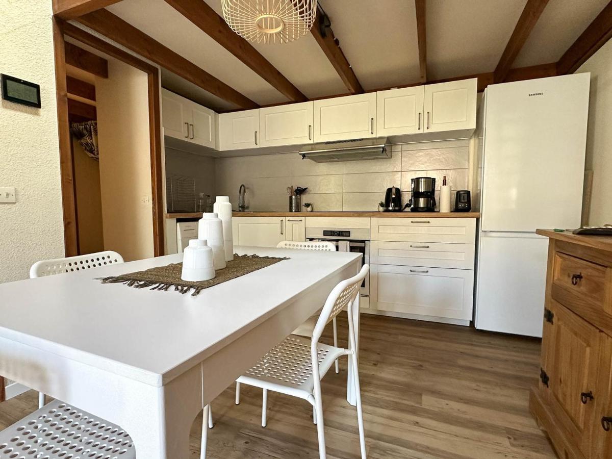 Charmante maison rénovée T2 bis 4 pers avec terrasse à La Palmyre - FR-1-705-17 - B&B La Palmyre