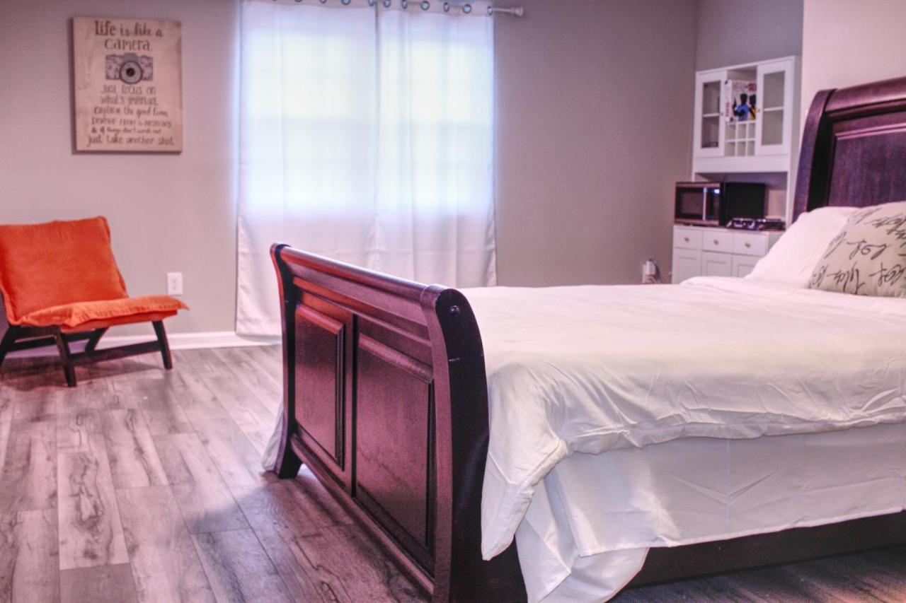 B&B Fayetteville - Alluring ADU 1 bedroom 1 bath with 3D Tour - Bed and Breakfast Fayetteville