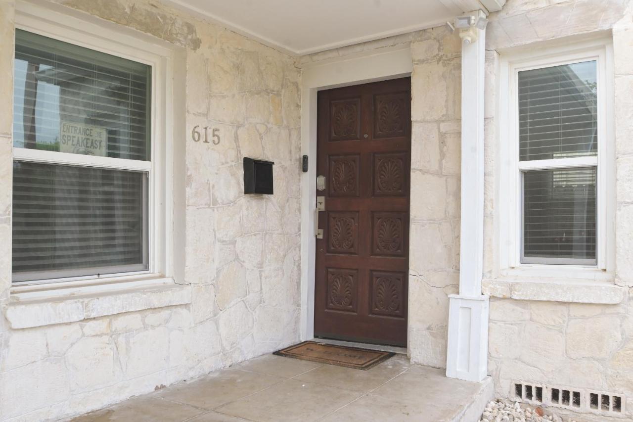 The Marbled Speakeasy - San Antonio Luxury Home by the Alamo - Chambres d'hôtes San Antonio