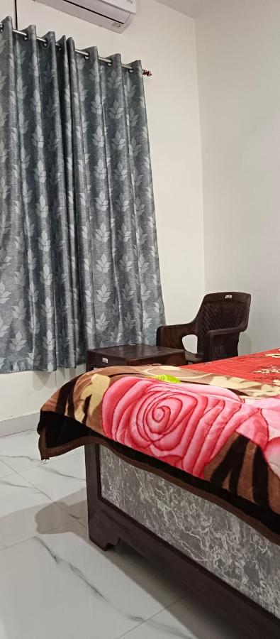 B&B Ayodhya - Shanti homestay And Restaurant Just 1500 meter Ram mandir near Ayodhya dham railway station - Bed and Breakfast Ayodhya