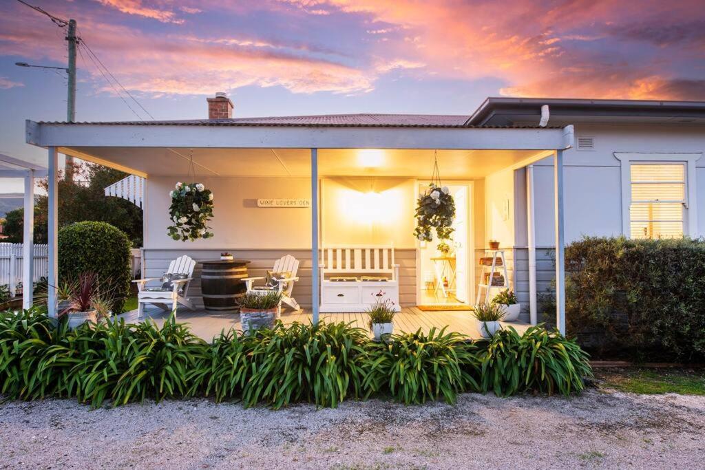 B&B Mudgee - Wine Lovers Den Charming Cottage Retreat - Bed and Breakfast Mudgee