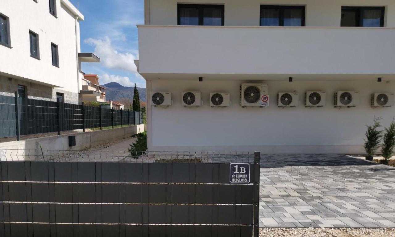''Bjonda'' 200m2 on two floors - Game Room, Hot Tub and Kids Zone - large balconies on each floor - B&B