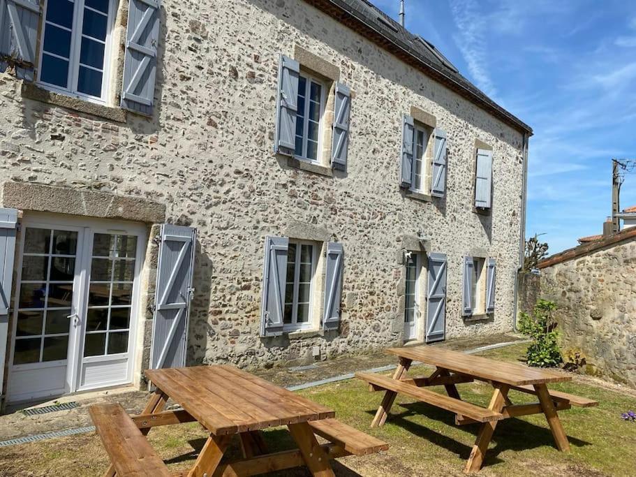 La Belle Etape grand gîte familial, 10min du Puy duFou - B&B