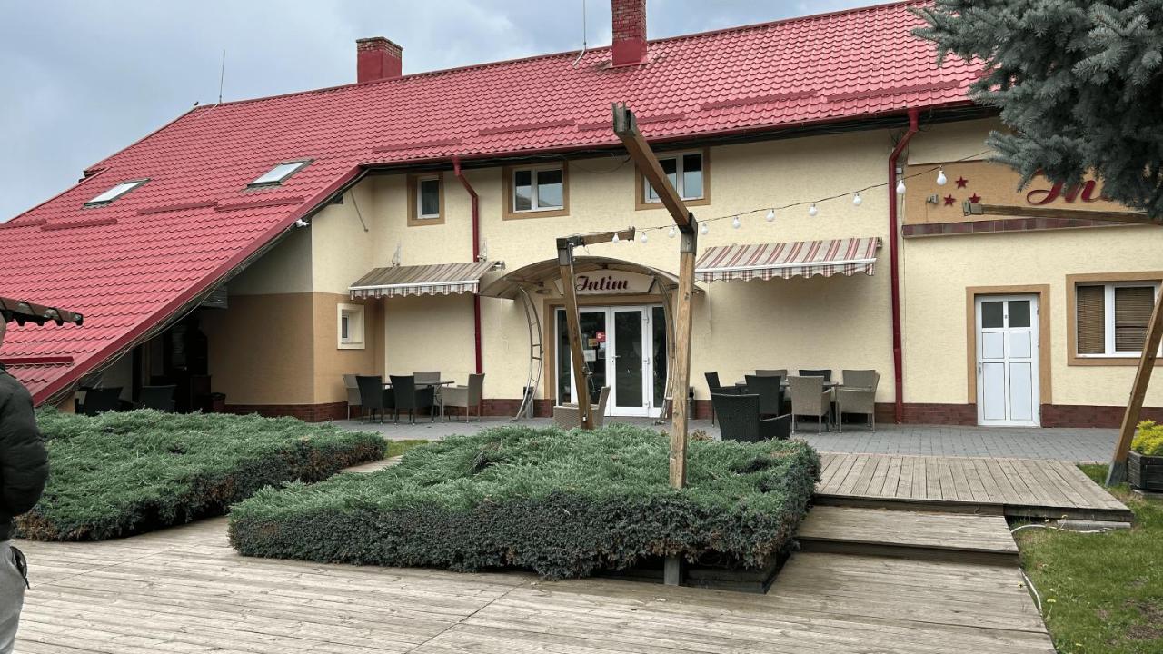 B&B Rădăuți - Hotel Intim - Bed and Breakfast Rădăuți