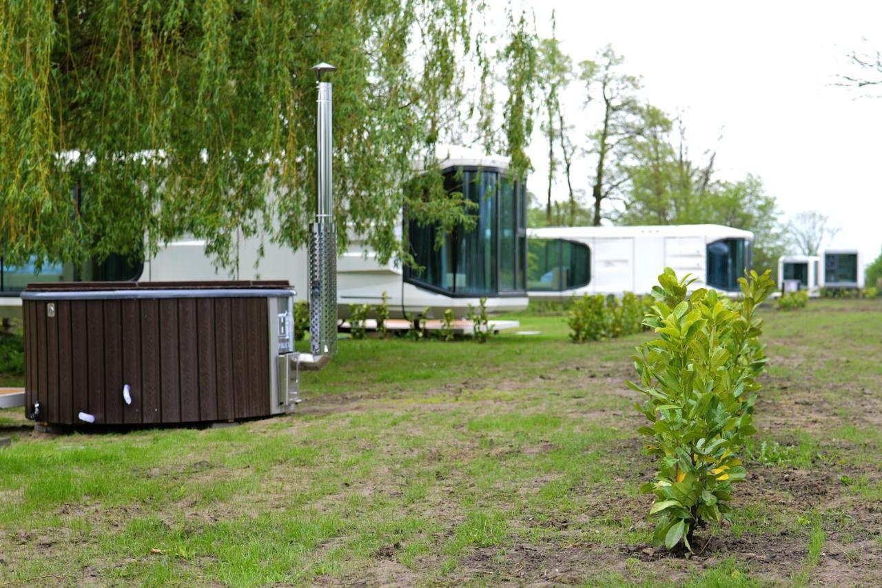 Pałac Wieniawskich - Luksusowe, Całoroczne Domki Glampingowe, Prywatna Balia, Park 10ha - B&B