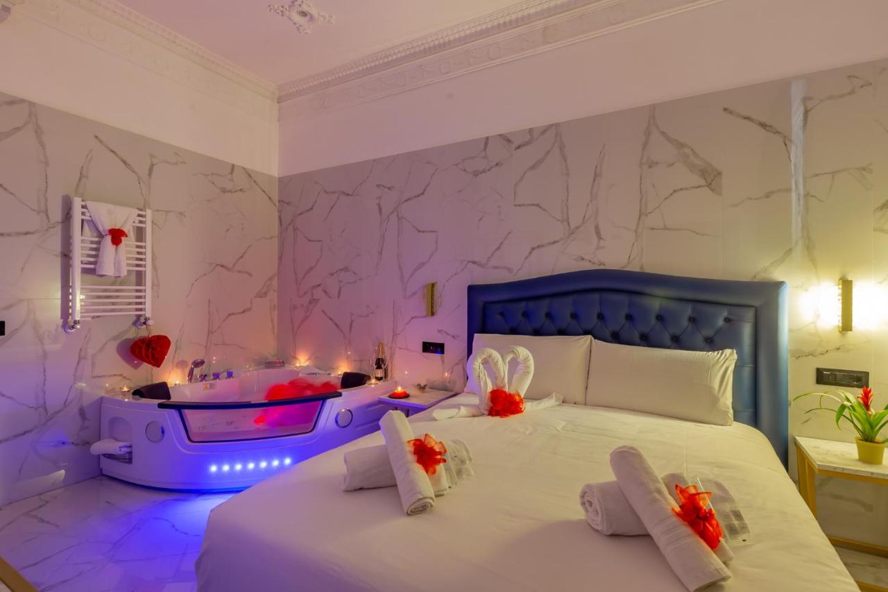 Doppelzimmer mit Whirlpool-Badewanne