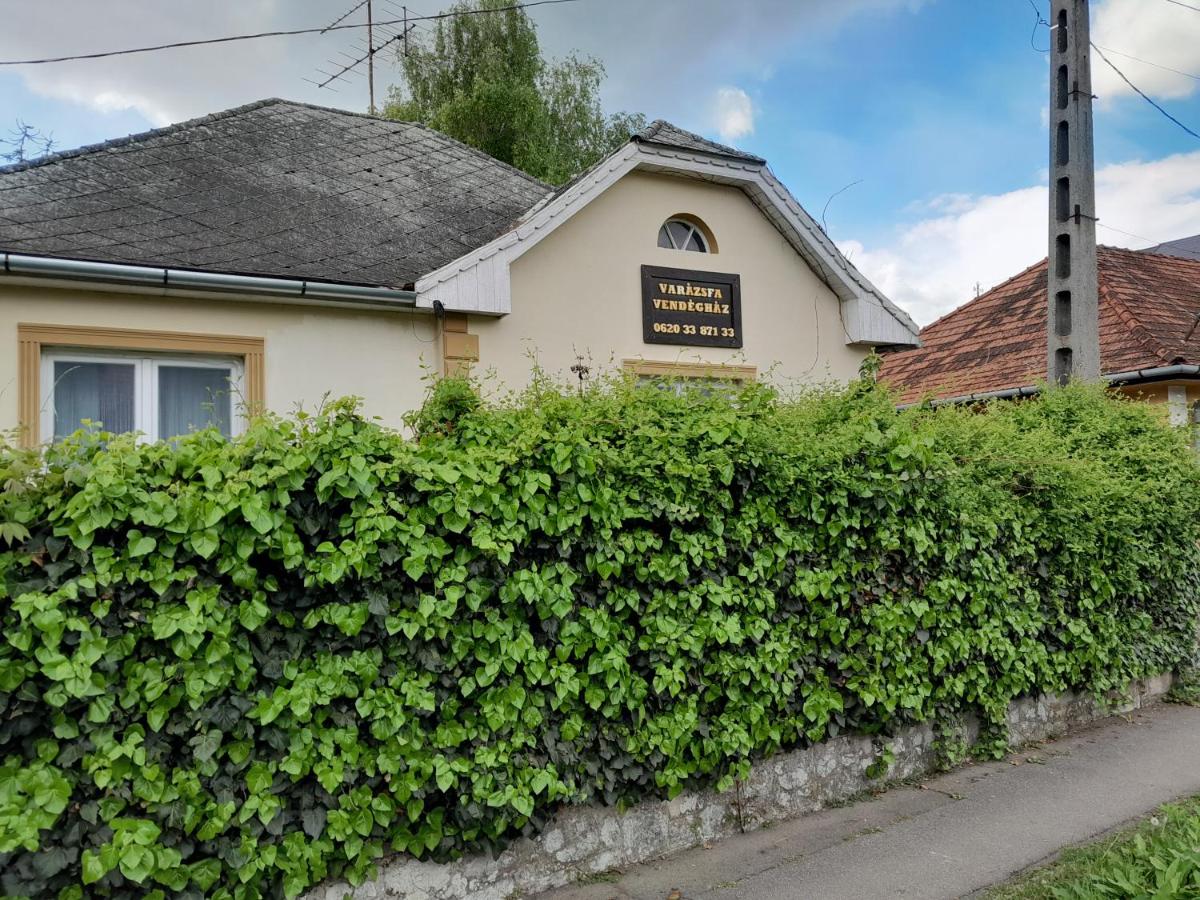 Varázsfa Vendégház - B&B
