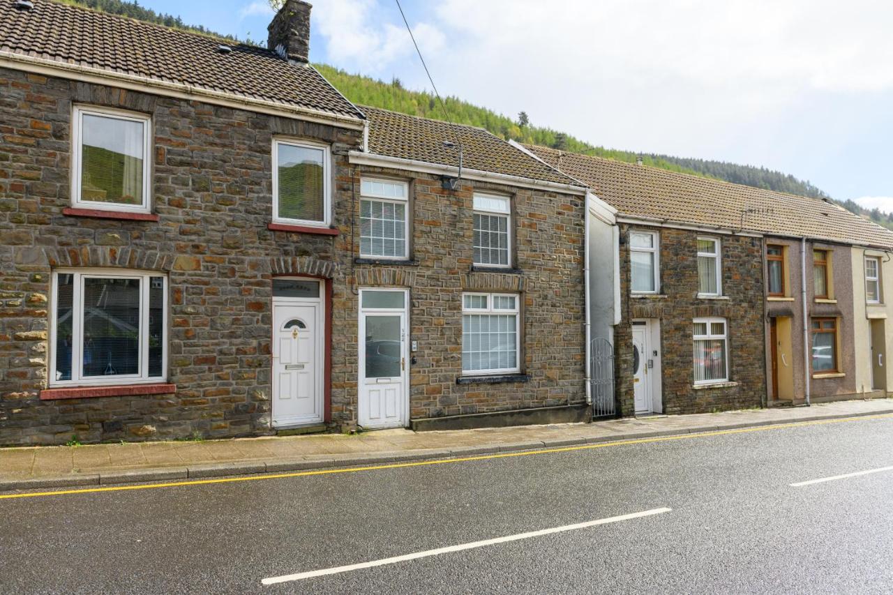 Modern House near Washeries Park - Ferienwohnung Nant-y-moel
