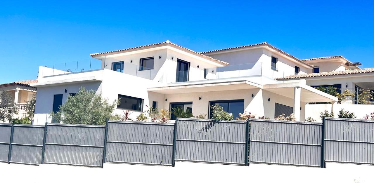 Villa contemporaine bord de mer Saint Aygulf - Chambres d’hôtes