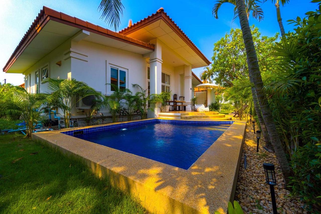 B&B Hua Hin - 2 Bedroom Private Pool Bali Style Villa B98 - Bed and Breakfast Hua Hin