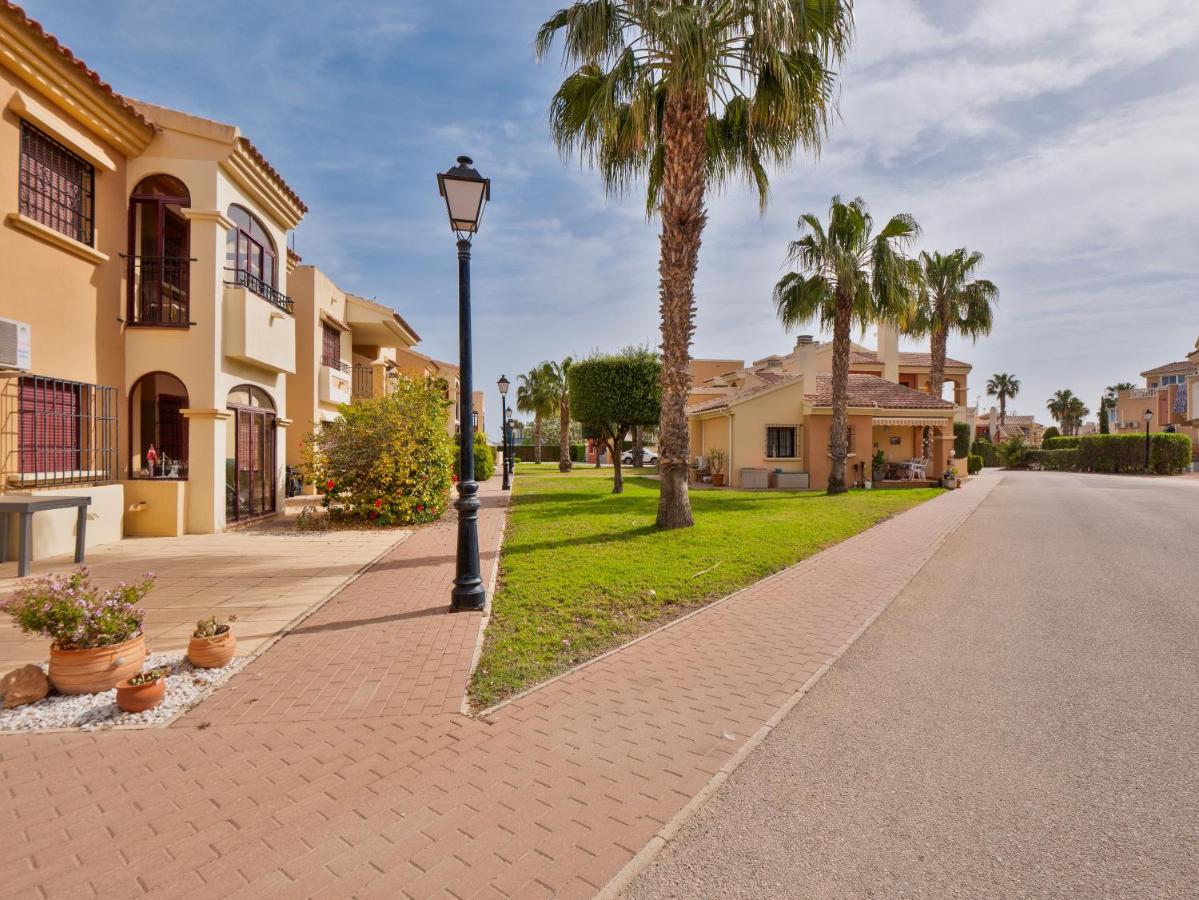 Torrevieja Palm Apartment- very quiet, in the garden, air condition in every room - B&B