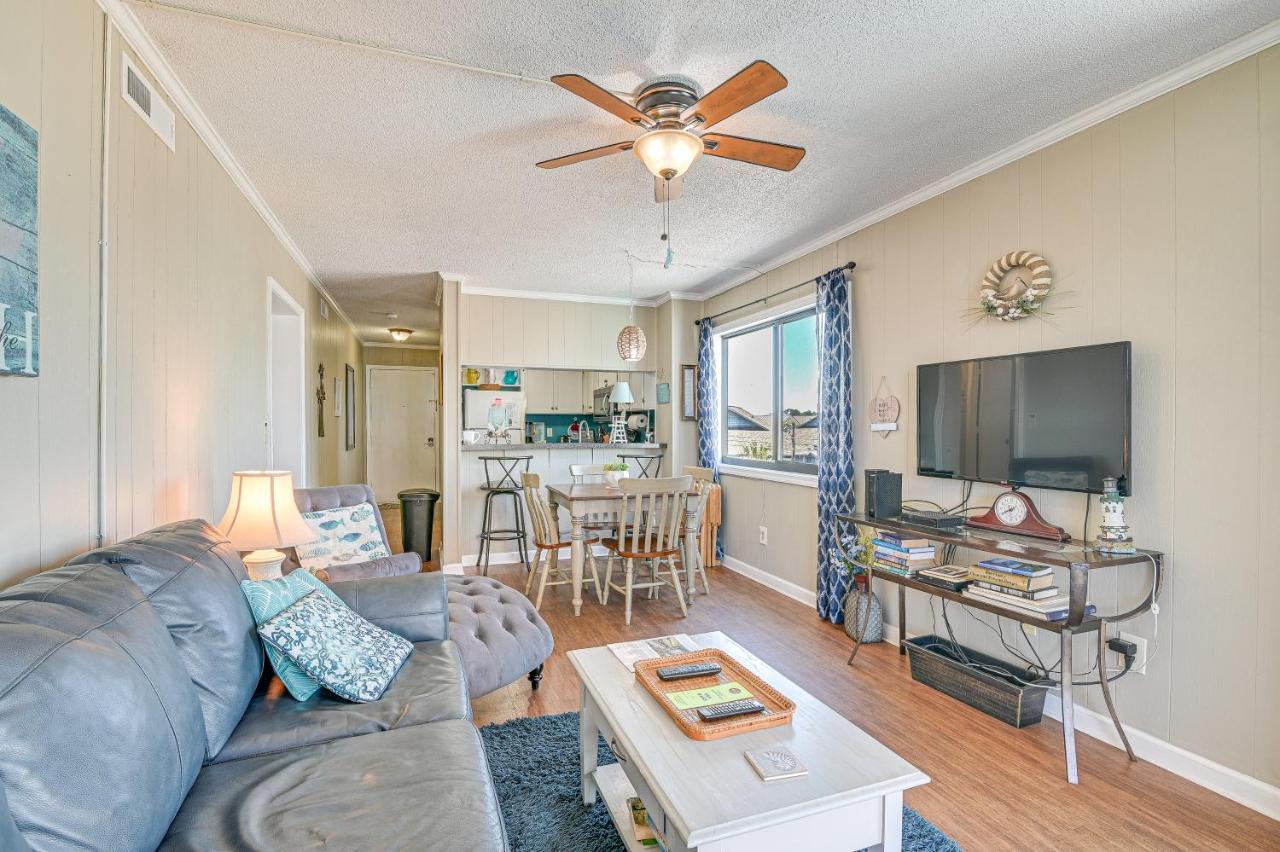 B&B Myrtle Beach - Coastal Condo on Beach with Community Pool Access! - Bed and Breakfast Myrtle Beach