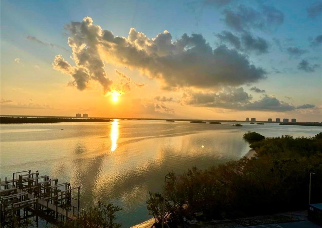 Lovers Key Resort Suite 5 - Bay View - B&B