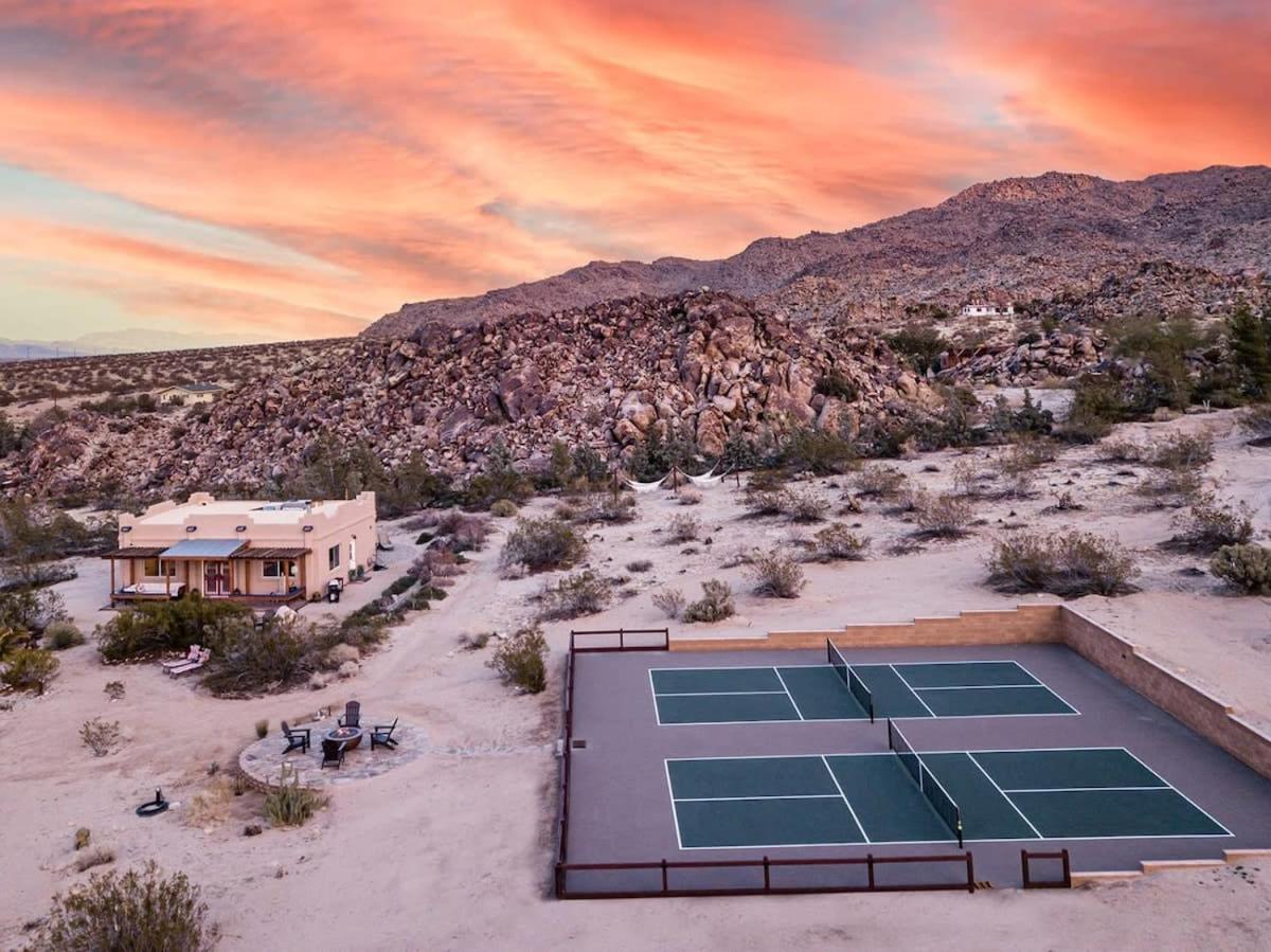 B&B Joshua Tree - Pickleball Near Joshua Tree Park- Casita Panorama - Bed and Breakfast Joshua Tree