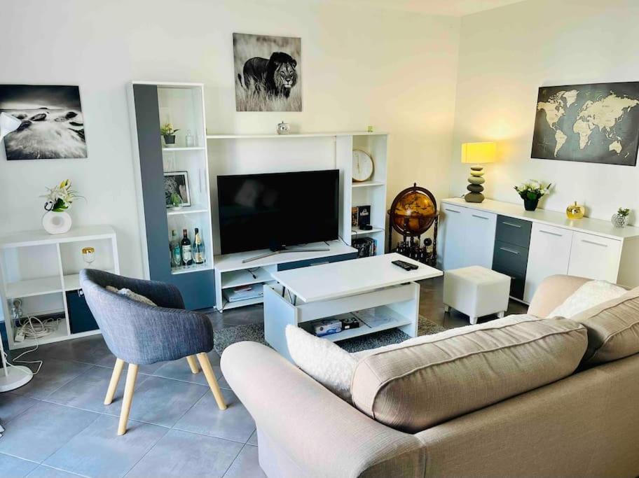 B&B Poitiers - FELINE’S Appart - T2 Moderne 51 m2, proche centre - Bed and Breakfast Poitiers