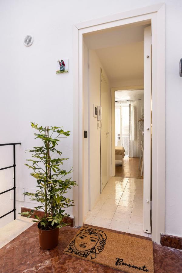 Agata & Rosalia 2 Suite Indipendenti e Comunicanti con Balcone & AC - B&B Palermo