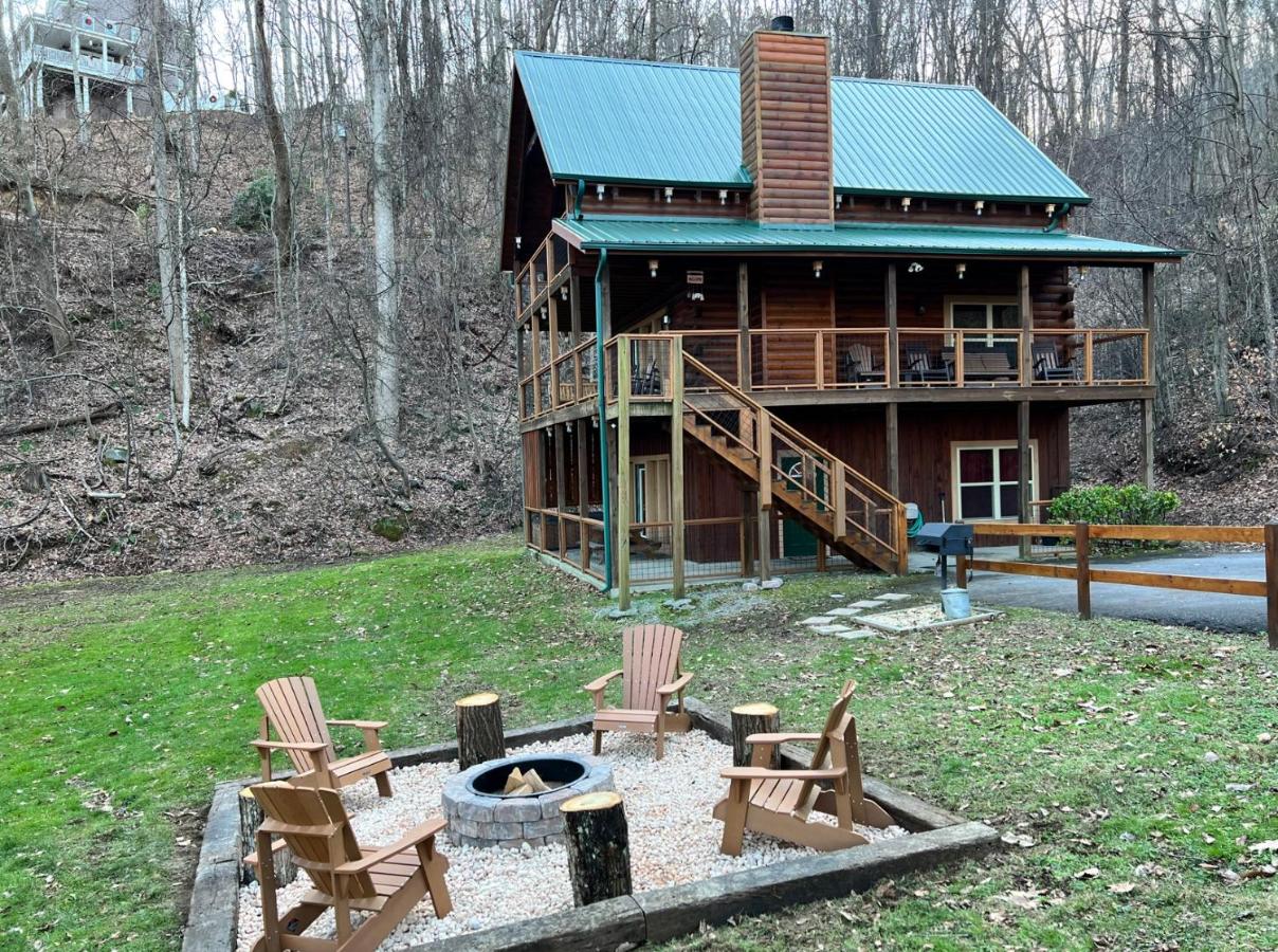 B&B Gatlinburg - Stairway to Heaven - 3 Master Suite, Location, Privacy, Firepit - Bed and Breakfast Gatlinburg