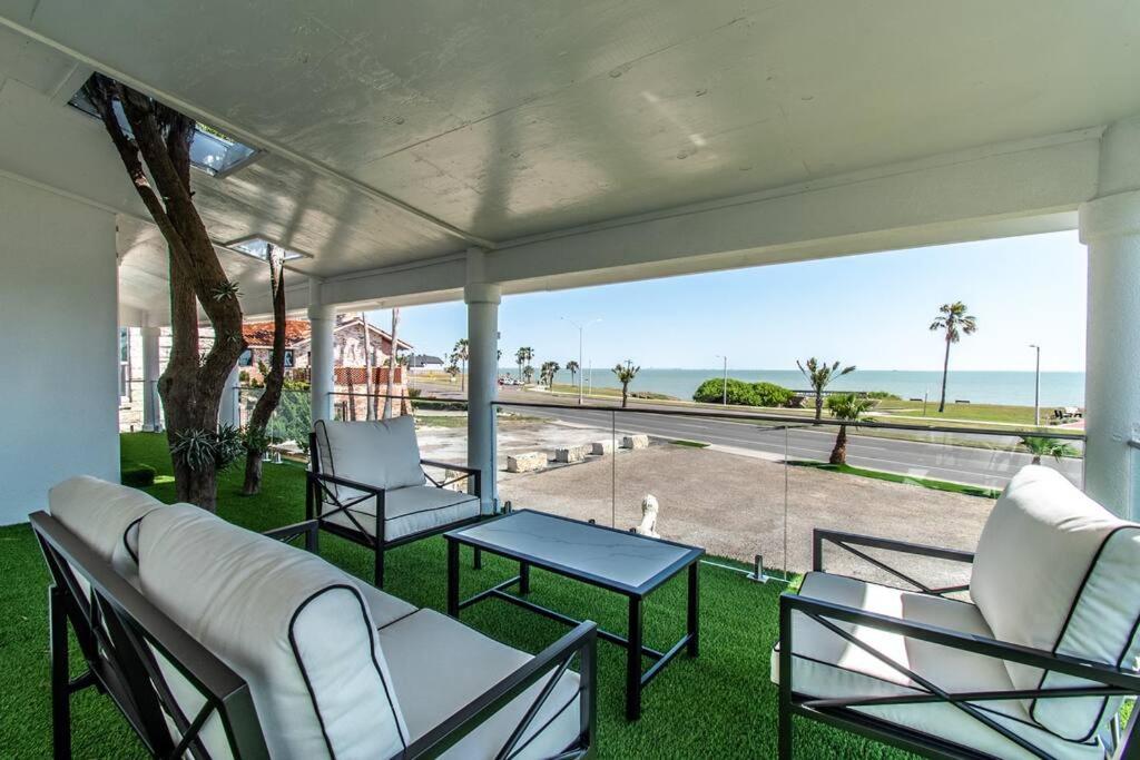 Ocean Drive Splendor Awaits - B&B