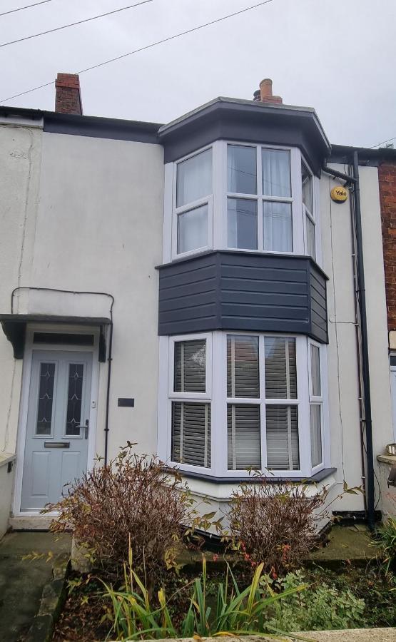 Tulip Cottage Hinderwell - Staithes & Whitby - 2 Night Min - Sleeps 6 - Pet Friendly - Chambres d’hôtes