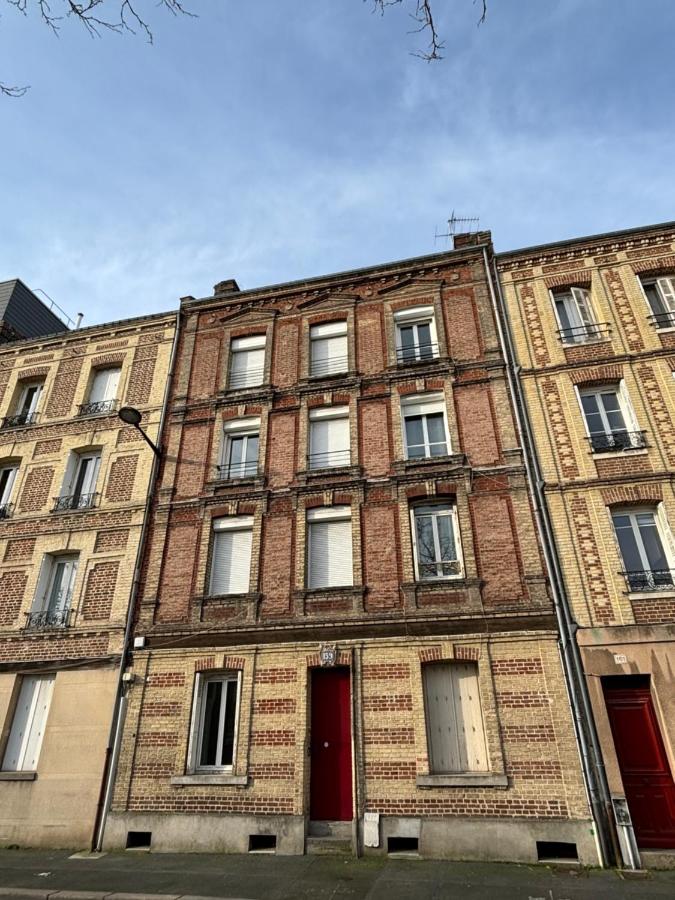Beau studio rénové - centre-ville/université - Ferienwohnung