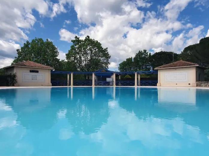 Petite maison avec piscine entre mer et montagne - B&B Tourrettes