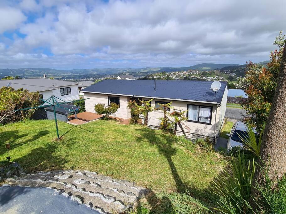 B&B Porirua - Hilltop Blue Sky House - Bed and Breakfast Porirua