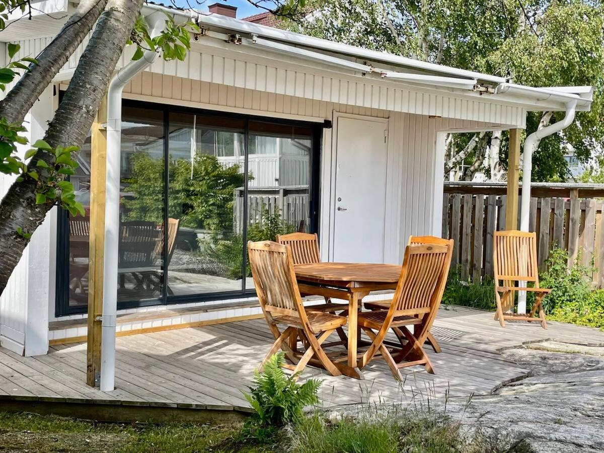 Modern funkisstuga med alla bekvämligheter - B&B