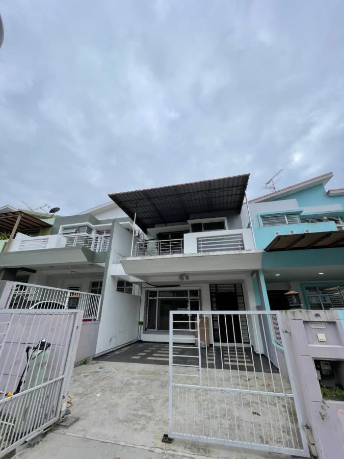 B&B Johor Bahru - Desa Tebrau 2 near to IKEA - Bed and Breakfast Johor Bahru