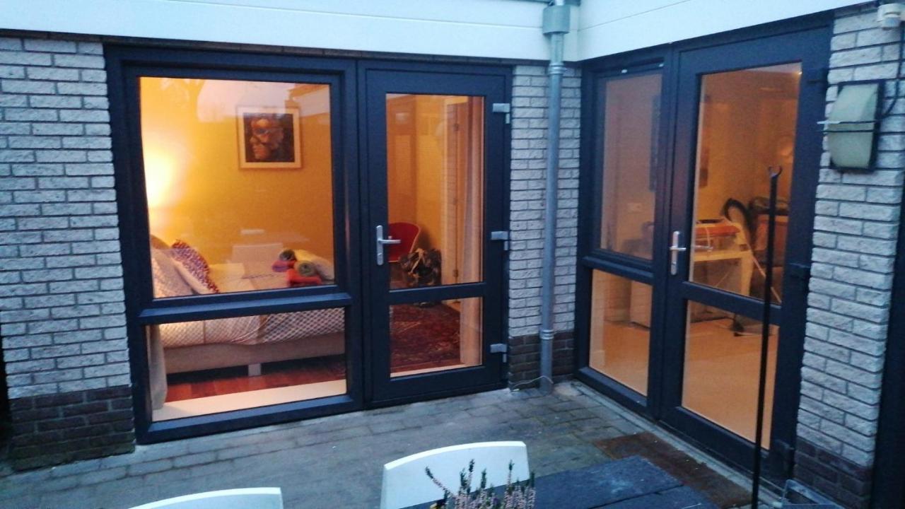 Romantisch Wellness Appartement met privé Hottub Sauna Gamesroom - Bed and Breakfast