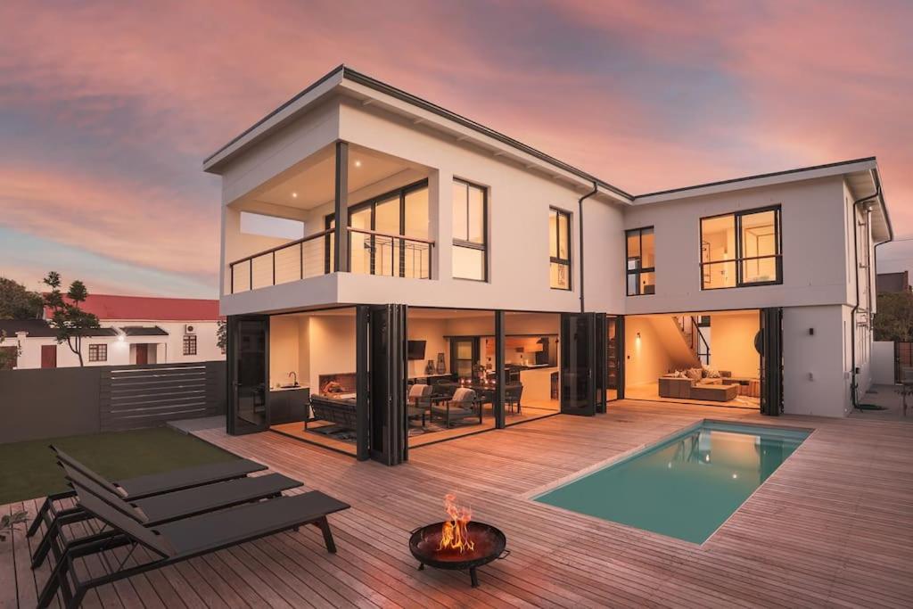 B&B Hermanus - Luxurious comfortable 4 bedroom beach house - Bed and Breakfast Hermanus