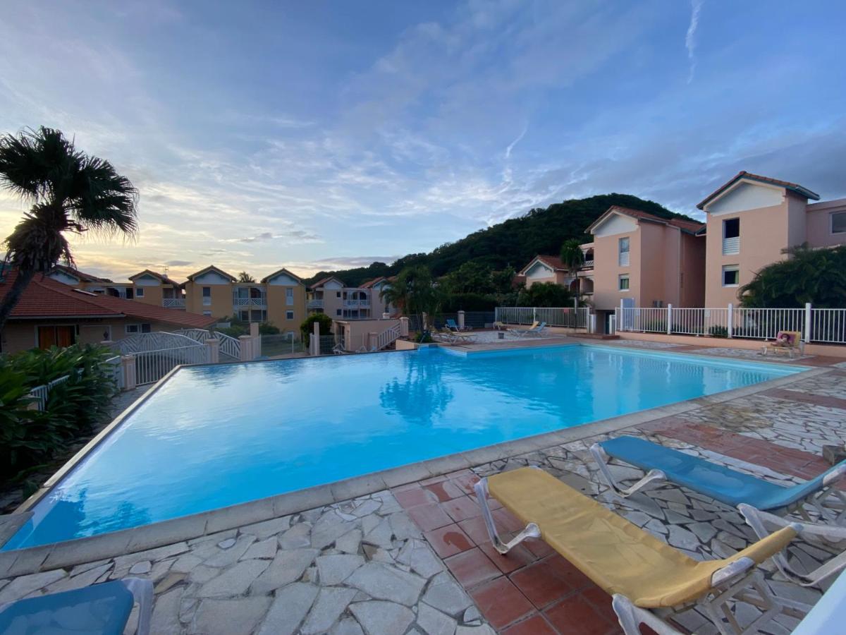 Meublé piscine à sainte Anne - B&B