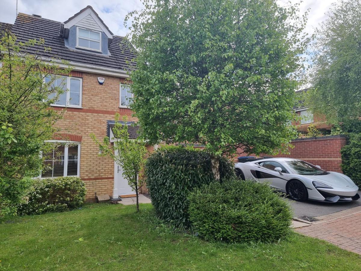 Spacious Town House - Coventry City Centre, Free Parking, Sleeps 6, High-Speed WiFi, En-suite, Great Location, A45, A46, JLR, NEC, Airport, Warwick & Stratford Upon Avon - Fernwood Stays - Your home away from home! - Bed and Breakfast
