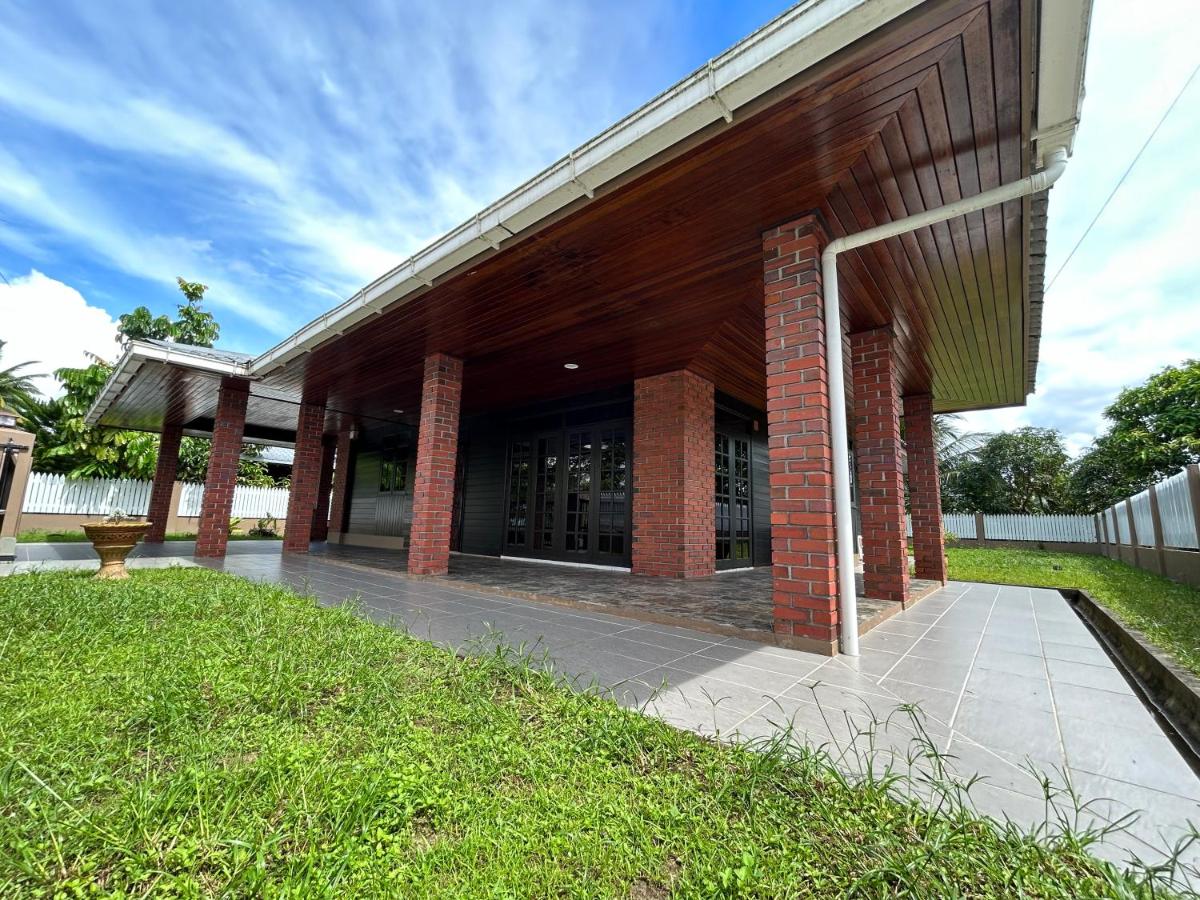 De Wooden Bungalow - Stutong Kuching - B&B