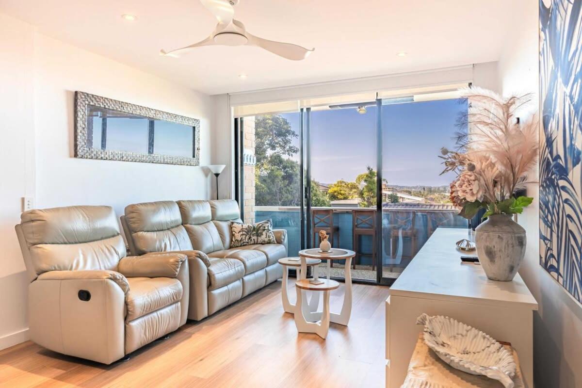 B&B Collaroy - Ocean Views 2-Bed Apartment Minutes from Beach - Bed and Breakfast Collaroy