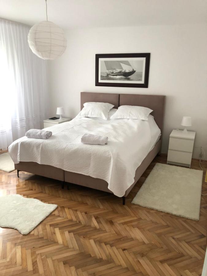 B&B Sarajevo - Apartments FAMILY & FRIENDS -free parking - Bed and Breakfast Sarajevo
