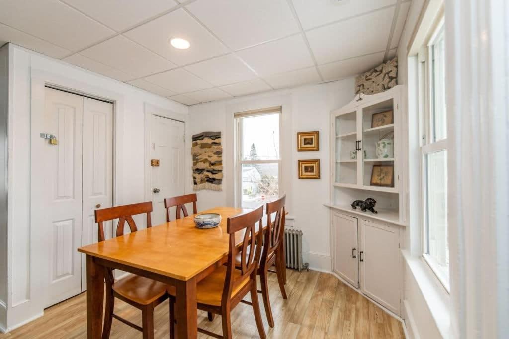 Optimally Located Winooski 3BR nearby Amenities - Bed and Breakfast