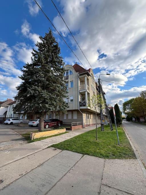 NELFAN Apartman - B&B