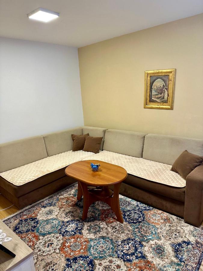 B&B Sarajevo - Golden Lily Apartment - Bed and Breakfast Sarajevo